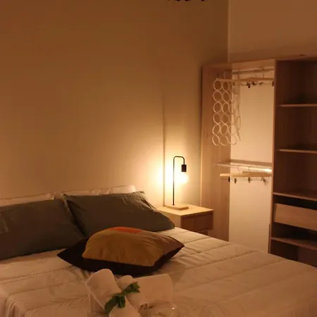 House Tecla